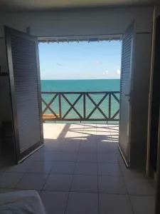 A private chale less than 20 feet from the ocean - Barra Grande