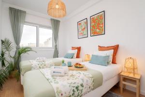 Host Wise - Spacious Modern Flat w Balcony