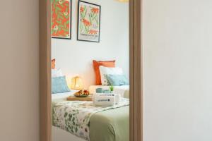 Host Wise - Spacious Modern Flat w Balcony