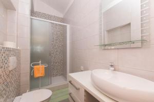 Apartments and Room Central Position