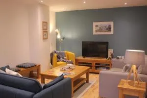 Stylish flat in central Tenby & free parking - 彭布罗克郡