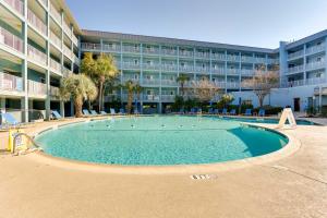 Walk to Beach Hilton Head Resort Condo with Pools!