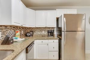Walk to Beach Hilton Head Resort Condo with Pools!