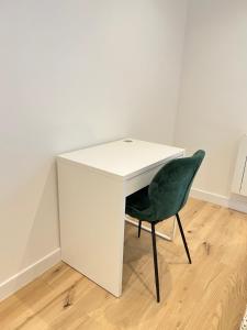Appartements Charming house 2BR, 100m to RER B Laplace station : Appartement 2 Chambres
