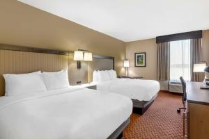 Queen Room with Two Queen Beds - Non-Smoking room in Best Western Plus Kendall Hotel & Suites