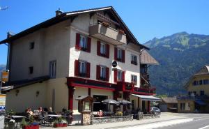 Hotel Tell and Apartments