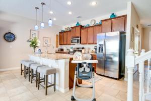 Luxury Family Villa 4 BR & Pool & BBQ at Solterra Resort