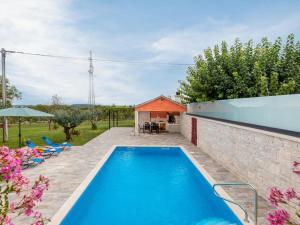 Stylish villa with swimming pool and garden 