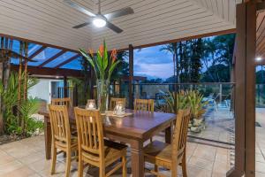 10 Wharf Street - a tropical family home