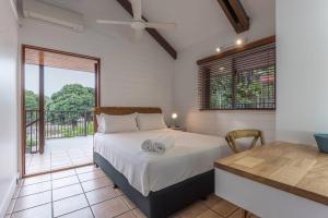 10 Wharf Street - a tropical family home