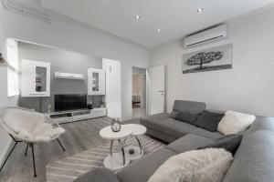 Apartments with parking space Zadar - 22170