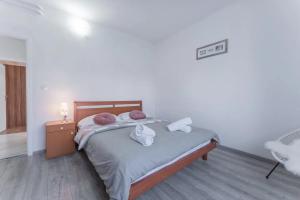 Apartments with parking space Zadar - 22170