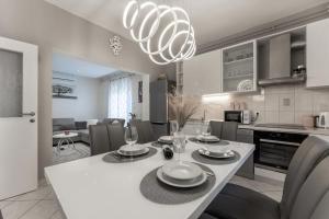 Apartments with parking space Zadar - 22170