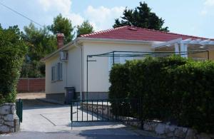 Apartments with a parking space Barbat, Rab - 22361