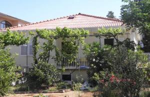 Apartments with a parking space Barbat, Rab - 22361 