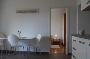 Apartments with parking space Barbat, Rab - 22361