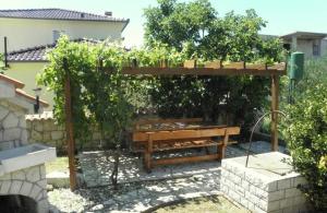 Apartments by the sea Barbat, Rab - 22359 