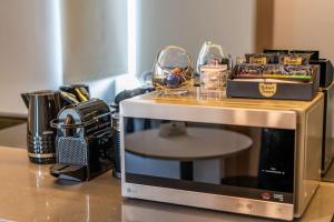 The Pavillion Suite - Cool and Contemporary Bondi