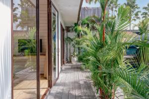 Villa Elwood - Stylish Boho Chic 3BR Villa in Umalas, Private Parking, Near Finns Canggu