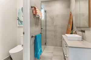 5 Cowrie Street - 4 Bedroom Beachside Queenslander