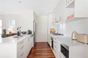Blissful Bulimba ~ 3Bed2.5Bath1Car ~ Townhouse