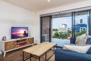 Slick 1 Bedroom + Carpark Apartment - walk to City