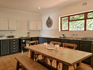 79 Protea Charming self-catering Home, sleeps 6 with Sea Views