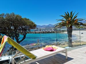 Beach Apartment on Bikini Beach - sleeps 4 in 2 Ensuite Bedrooms