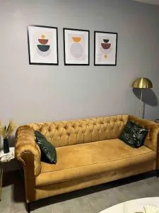 Cozy 1 bed apartment at the Iconic Oasis Park Residences - Otele