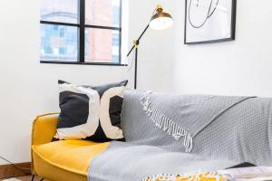 Stylish Apartment - Near City Centre - Smart TV- WIFI - Netfix - Parking - 2NT