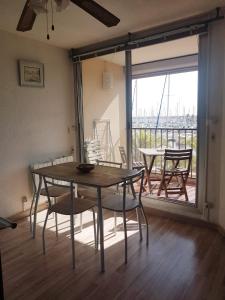 T2 sur le port avec parking