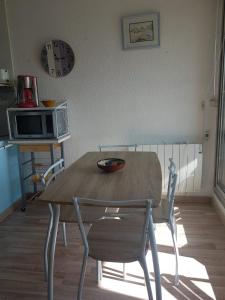 T2 sur le port avec parking