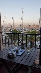 T2 sur le port avec parking