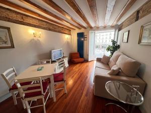 La Redonda Catedral Ascensor by Apartamentos Logrono