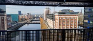 BEL APPARTEMENT CONTEMPORAIN avec TERRASSE CLIMATISATION et PARKING payant en option