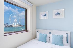 7 Beds JBR Sea, JBR Beach and Ain Dubai Views 3 min walk from JBR Beach Large Groups and Families Ideal Vacation Location