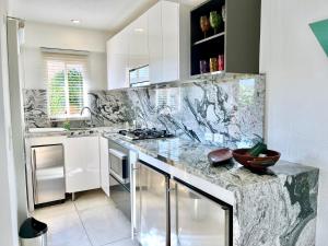 by Calamari Homes - Parque Centenario casa 206 walled city