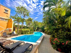 by Calamari Homes - Parque Centenario casa 206 walled city