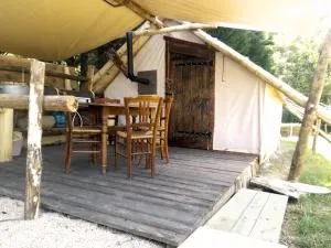 Tente Trappeur Ada, Au jardin de la Vouivre - LʼAbergement-Sainte-Colombe