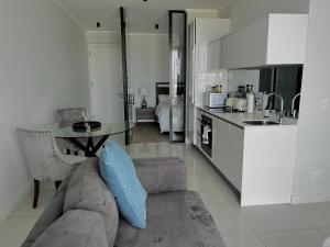 Xquisite Ellipse Apartment