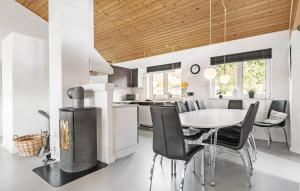 5 Bedroom Pet Friendly Home In Ebeltoft