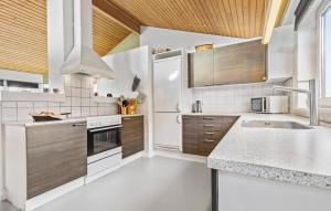 5 Bedroom Pet Friendly Home In Ebeltoft