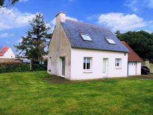 Holiday Home (4 Adults) room in Maison Pleumeur-Bodou 3 pièces 4 personnes - FR-1-368-286