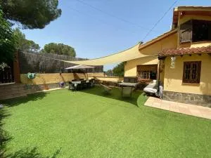 Casa con jardin en Barcelona ideal para familias. - La Floresta Pearson