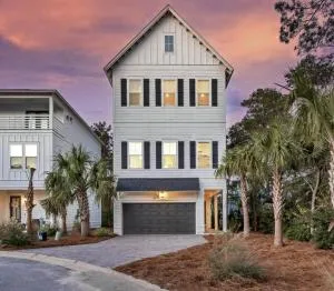 Spacious home 1/2 mile to beach - Bikes - Fire Pit Table - Beach Gear - Infinity Table - Inlet Beach