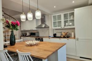 Le Magnolia Terrace & Private Parking Sleeps 6