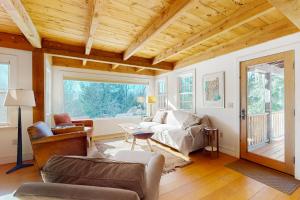 Light-filled Retreat in Mad River Valley