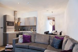Two-Bedroom Luxe ( 7 adults ) room in EPIC Apart Hotel - Seel Street