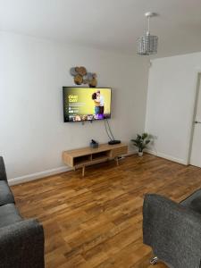 Home Sleeps5-Netflix-parking-near City Centre-Etihad-Coop Live
