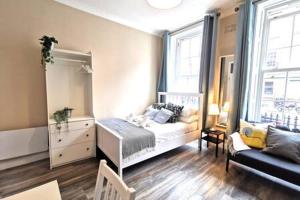 Cosy Central Studio off OConnell FAST WIFI